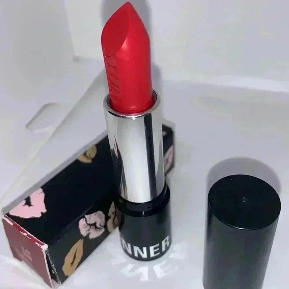 Kylie Jenner Boss Matte Lipstick - Picture 2 of 12